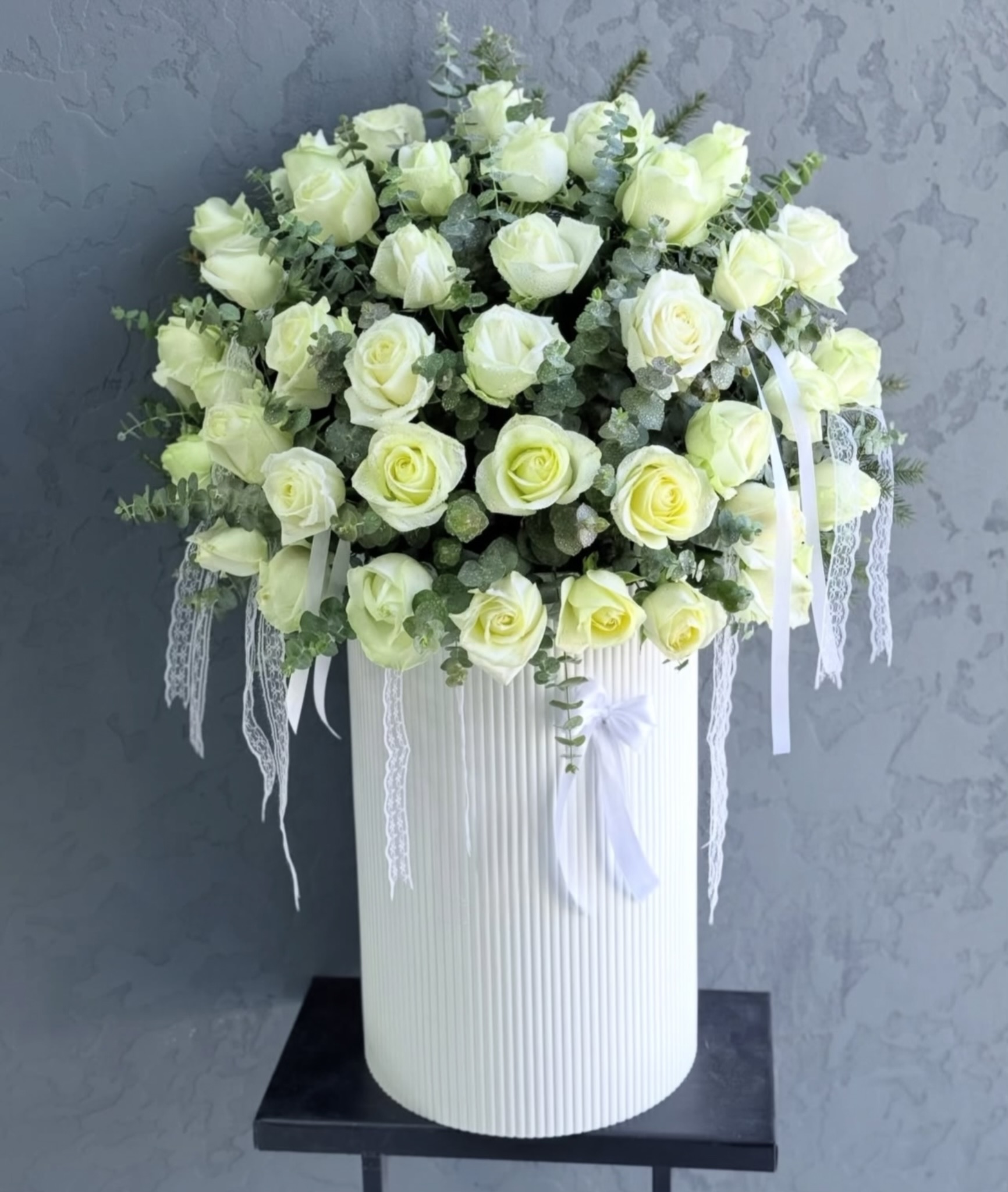 باکس گل استوانه ای رز سفید فلوبار