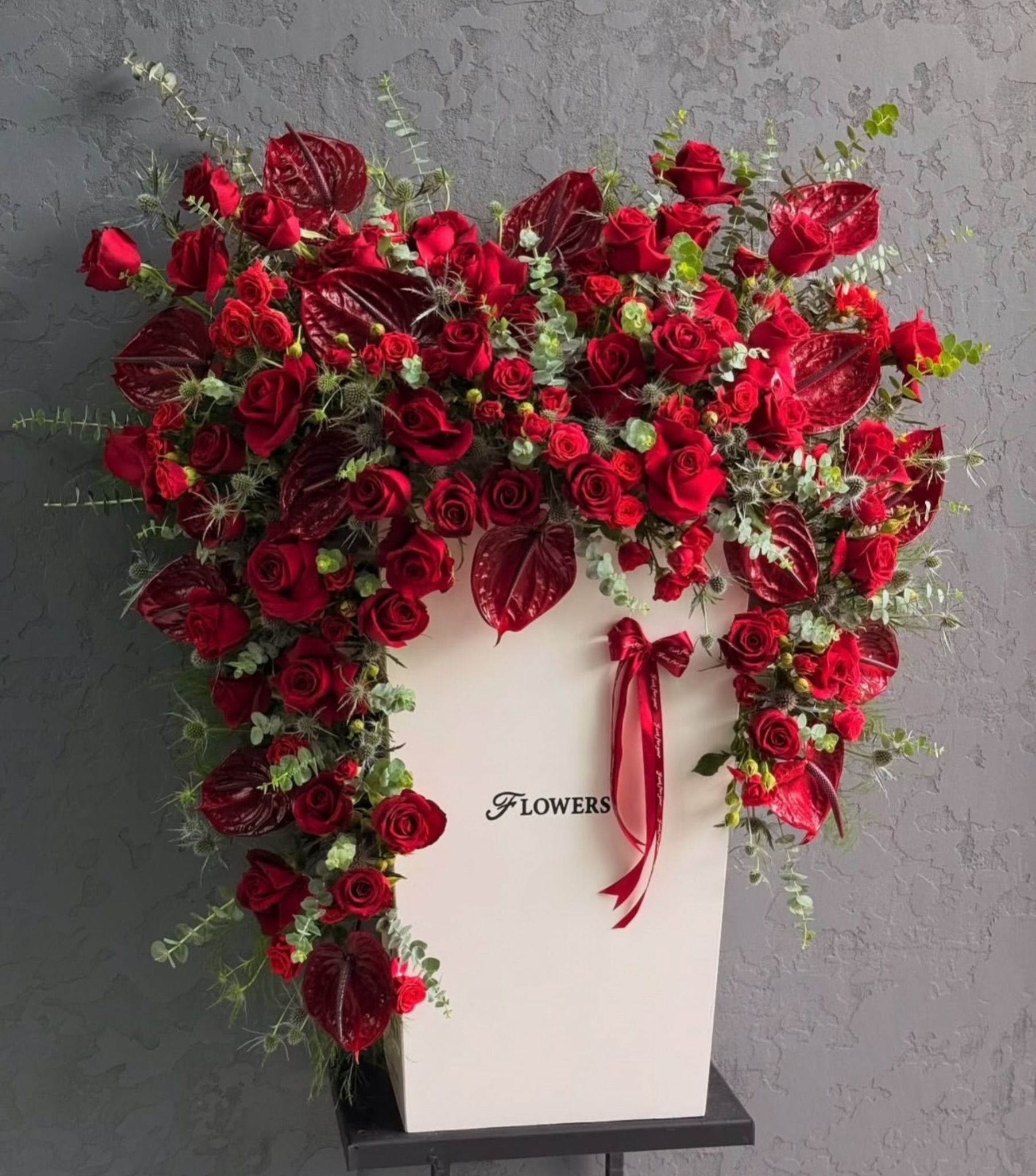 باکس گل گلدونی رز و آنتریوم قرمز فلوبار