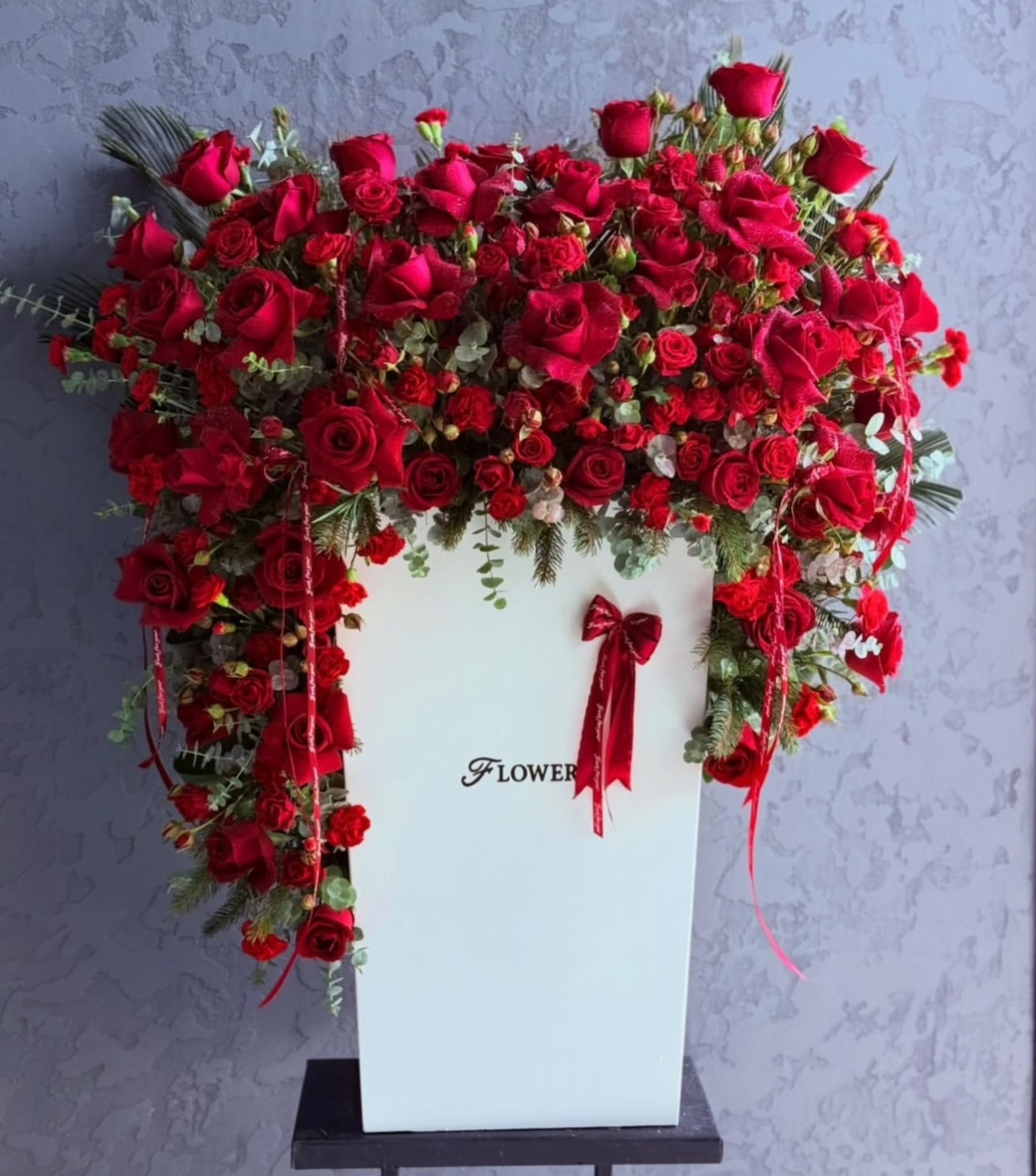 باکس گل گلدونی رز قرمز فلوبار