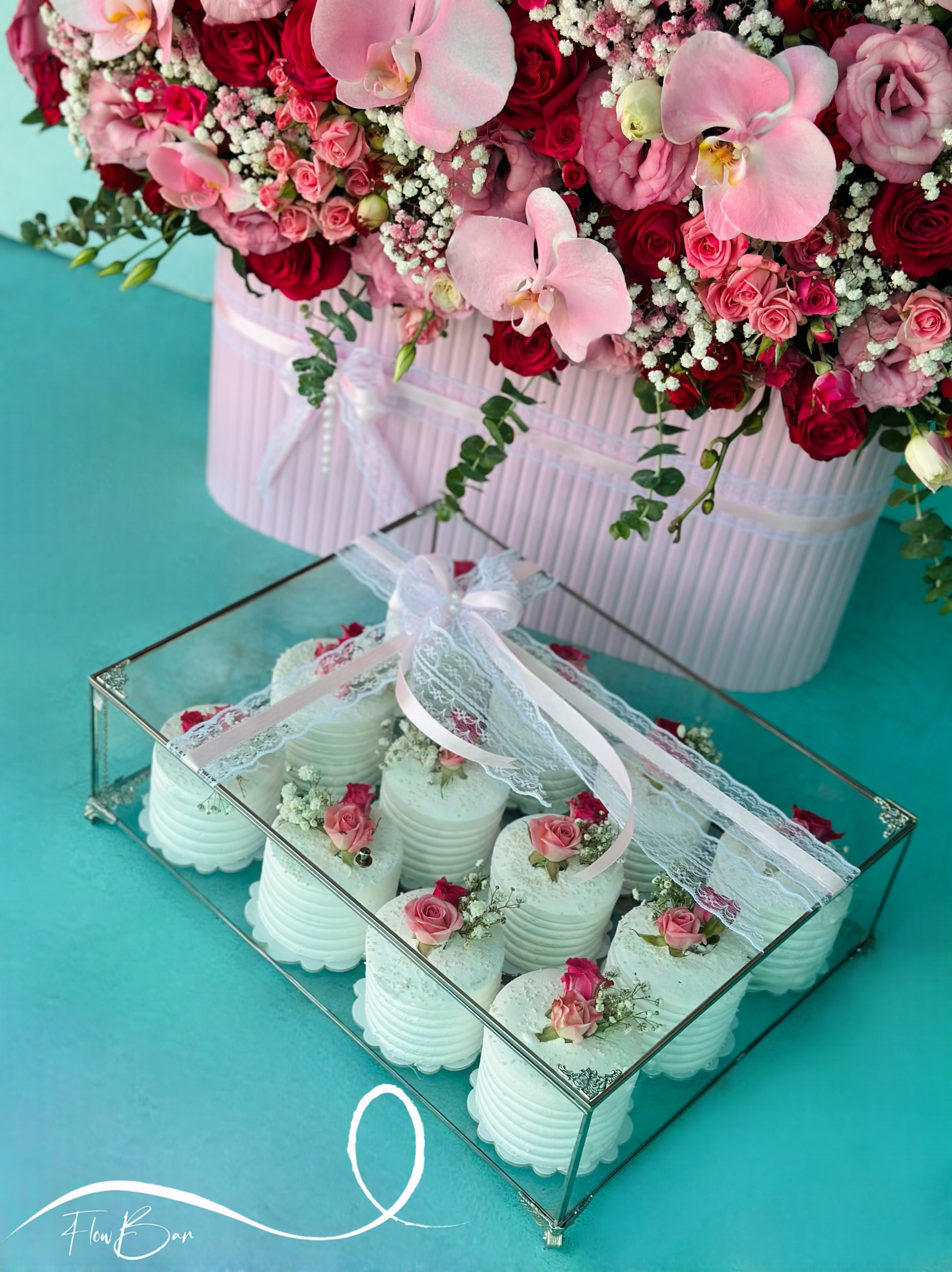 کاپ کیک نامزدی با گل آرایی فلوبار