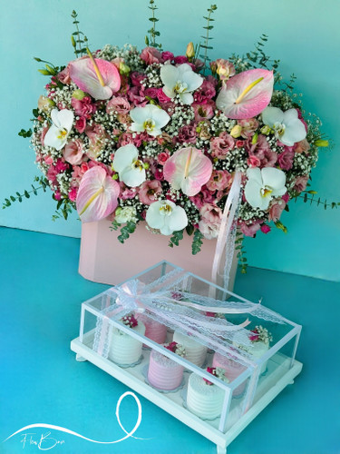 باکس گل و کاپ کیک خواستگاری صورتی فلوبار